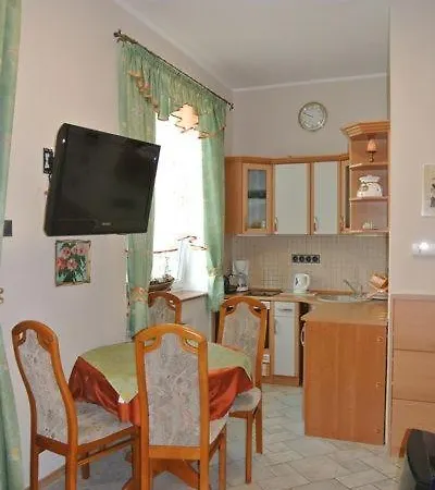 Apartment Fontane 8 *